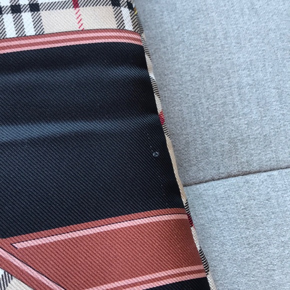 BURBERRY London Silk Archive Prints Puffer Scarf - Picture 6 of 8